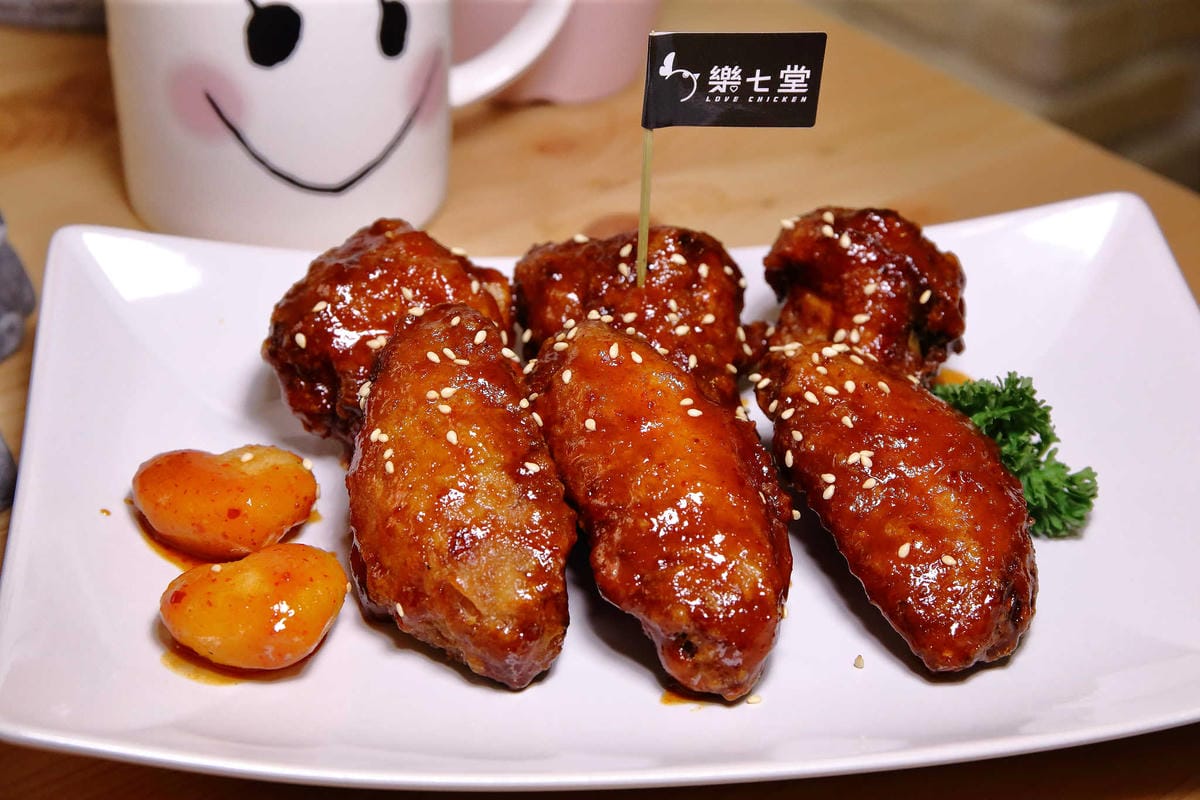 【食。板橋】樂七堂Love chicken〜板橋新埔巷弄美食。正宗韓國味的拉麵、炸雞，不用飛韓國就吃得到！(寵物友善餐廳)