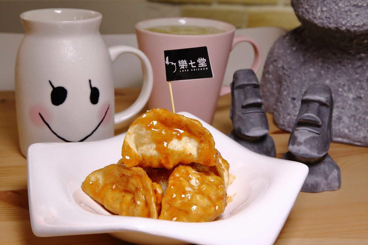 【食。板橋】樂七堂Love chicken〜板橋新埔巷弄美食。正宗韓國味的拉麵、炸雞，不用飛韓國就吃得到！(寵物友善餐廳)