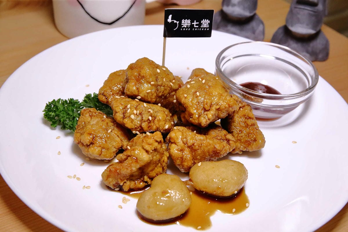 【食。板橋】樂七堂Love chicken〜板橋新埔巷弄美食。正宗韓國味的拉麵、炸雞，不用飛韓國就吃得到！(寵物友善餐廳)