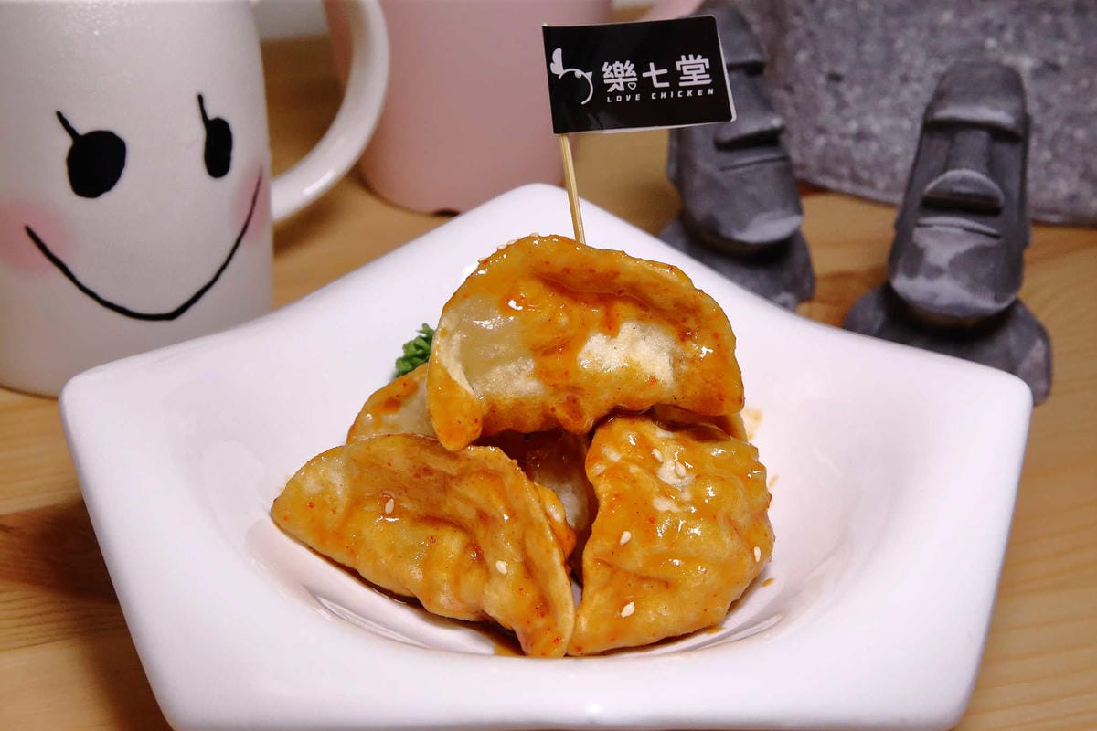 【食。板橋】樂七堂Love chicken〜板橋新埔巷弄美食。正宗韓國味的拉麵、炸雞，不用飛韓國就吃得到！(寵物友善餐廳)