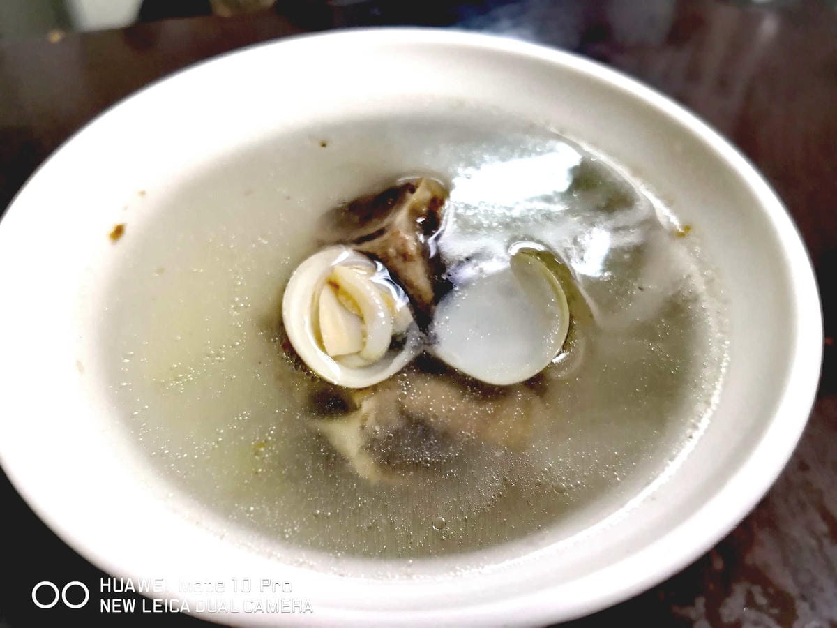 【食。基隆】天天鮮排骨飯〜基隆人氣排隊美食。IG打卡熱點！台版海陸丼，一吃就愛上，排再久也甘願！