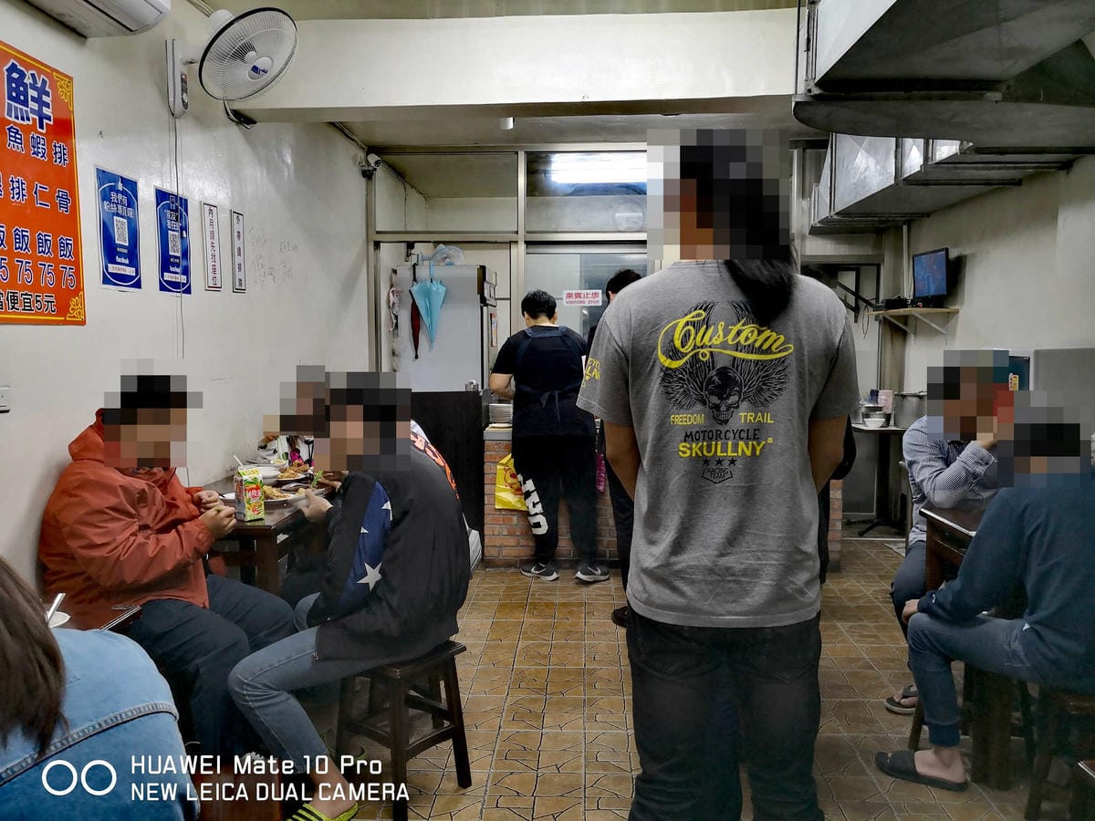 【食。基隆】天天鮮排骨飯〜基隆人氣排隊美食。IG打卡熱點！台版海陸丼，一吃就愛上，排再久也甘願！