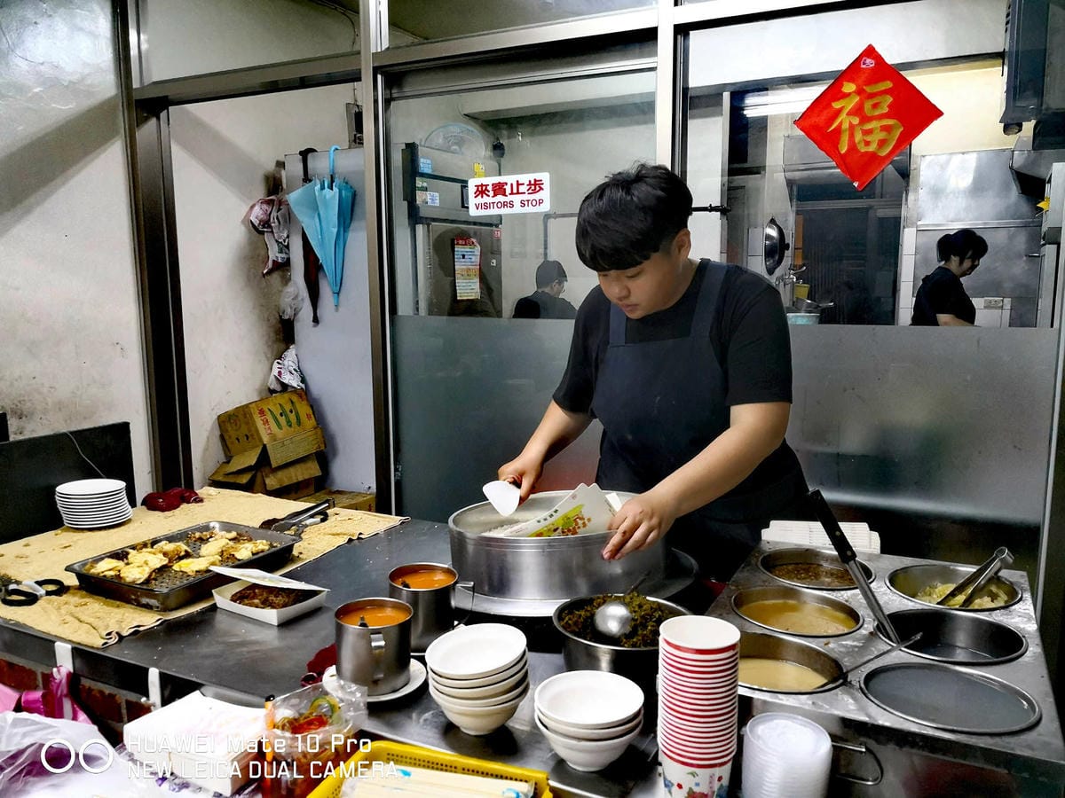 【食。基隆】天天鮮排骨飯〜基隆人氣排隊美食。IG打卡熱點！台版海陸丼，一吃就愛上，排再久也甘願！