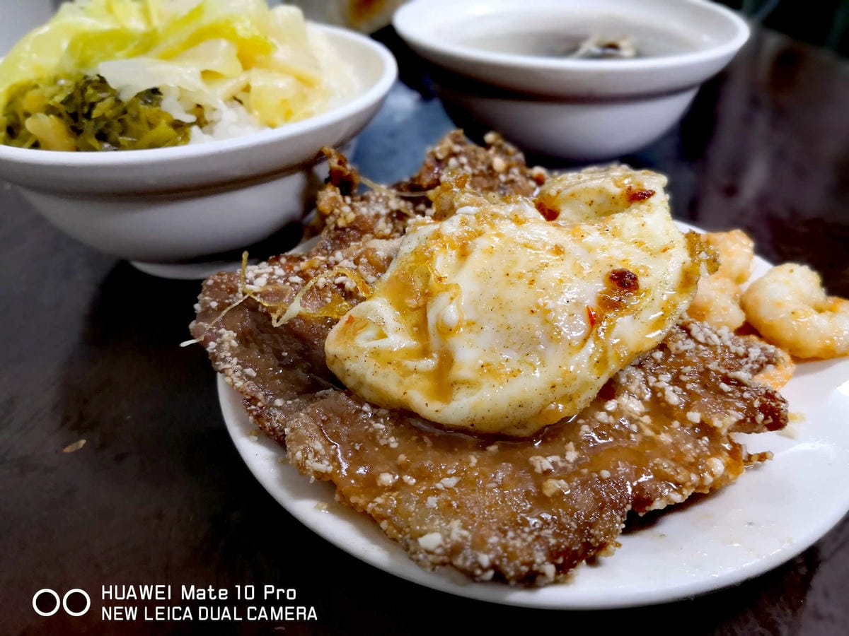 【食。基隆】天天鮮排骨飯〜基隆人氣排隊美食。IG打卡熱點！台版海陸丼，一吃就愛上，排再久也甘願！