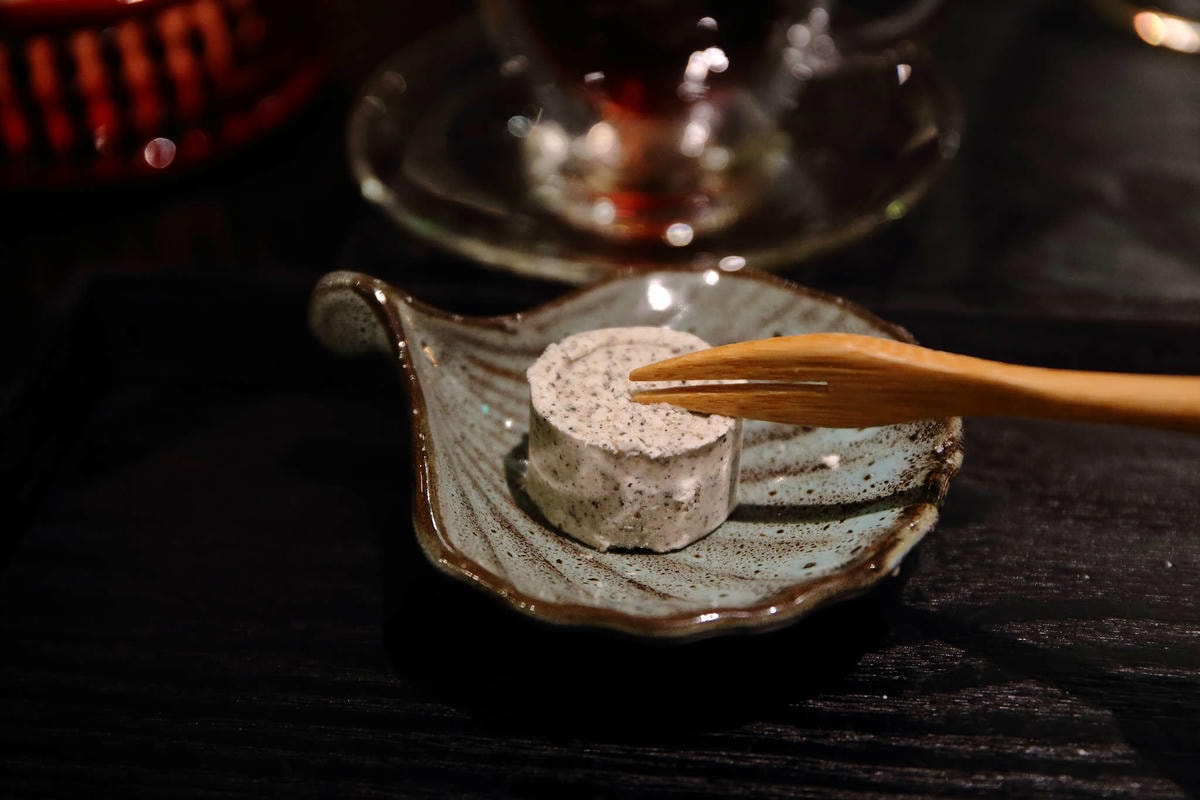 【食。台北】桃花源緣〜都市裡的桃花源,「老屋改建」的懷舊餐廳,充滿故事感的品茶空間