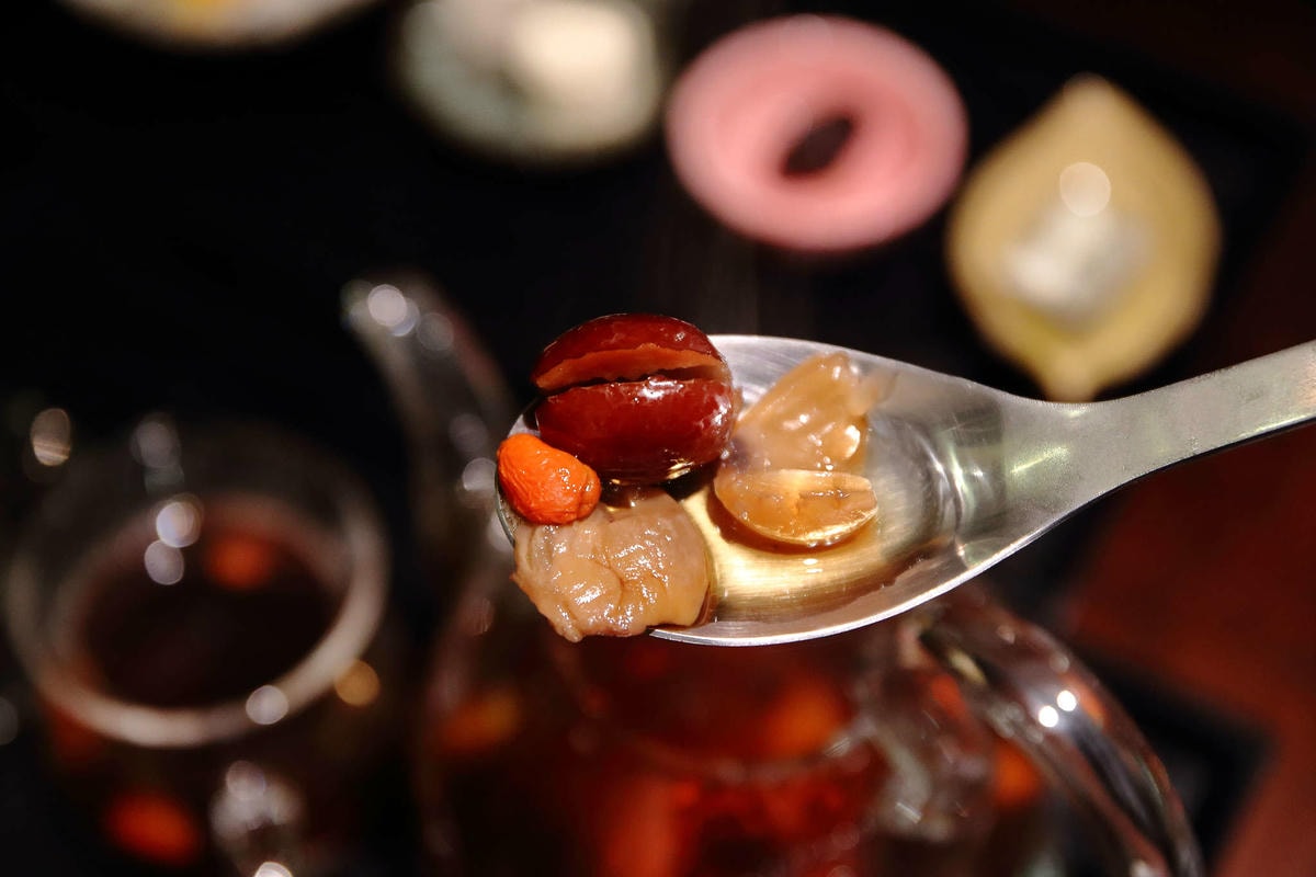 【食。台北】桃花源緣〜都市裡的桃花源,「老屋改建」的懷舊餐廳,充滿故事感的品茶空間