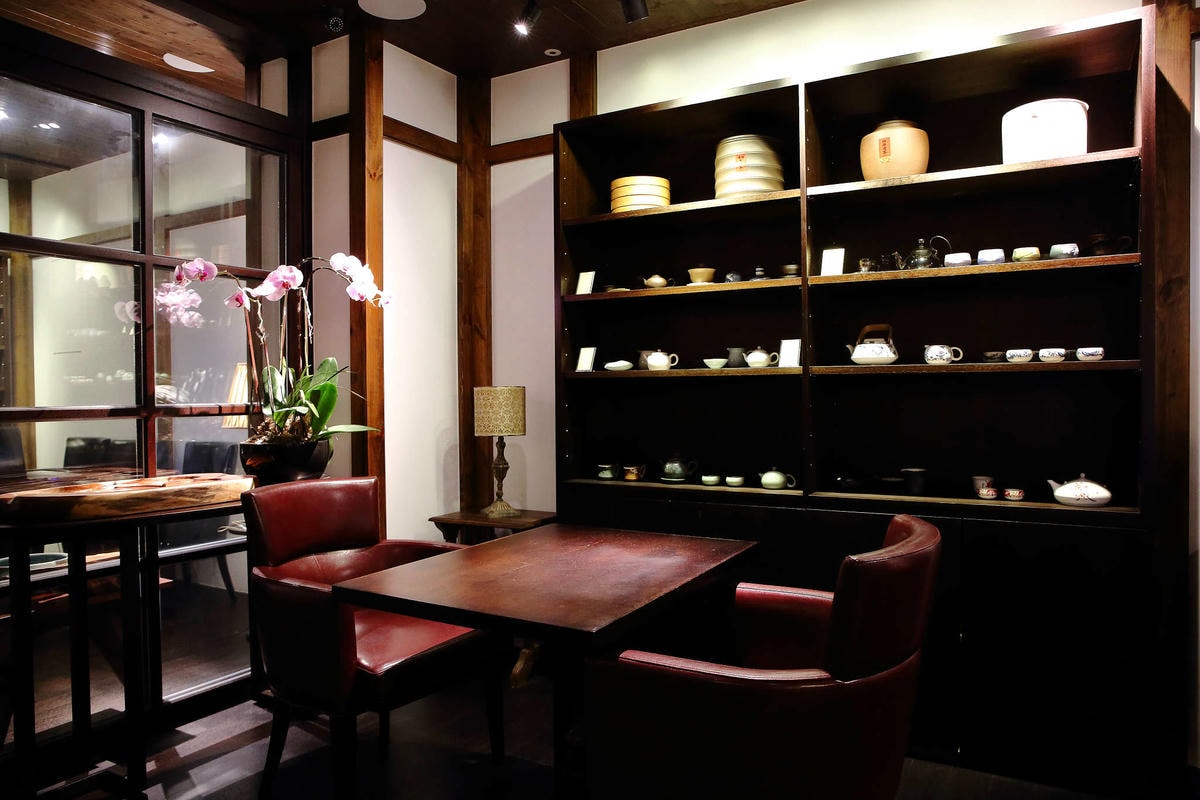 【食。台北】桃花源緣〜都市裡的桃花源,「老屋改建」的懷舊餐廳,充滿故事感的品茶空間