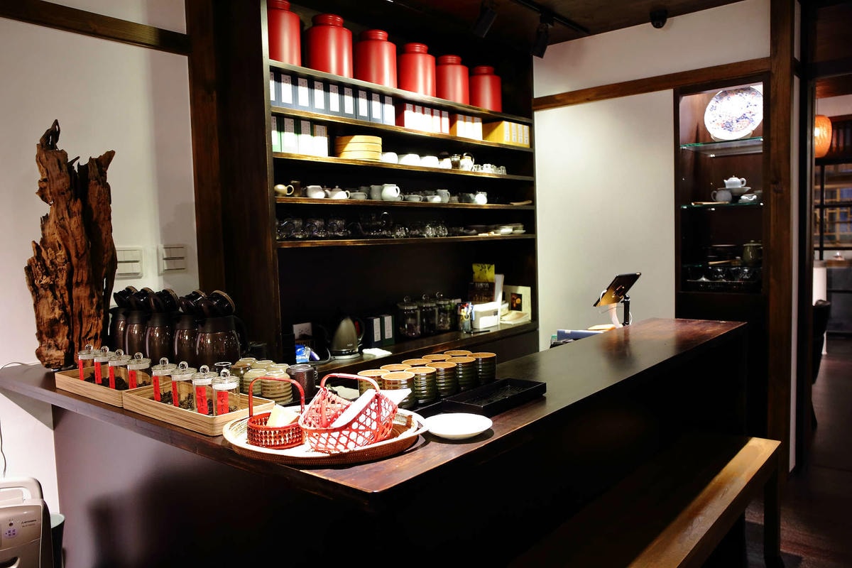 【食。台北】桃花源緣〜都市裡的桃花源,「老屋改建」的懷舊餐廳,充滿故事感的品茶空間