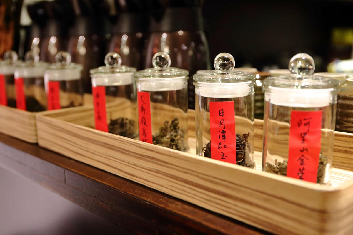 【食。台北】桃花源緣〜都市裡的桃花源,「老屋改建」的懷舊餐廳,充滿故事感的品茶空間