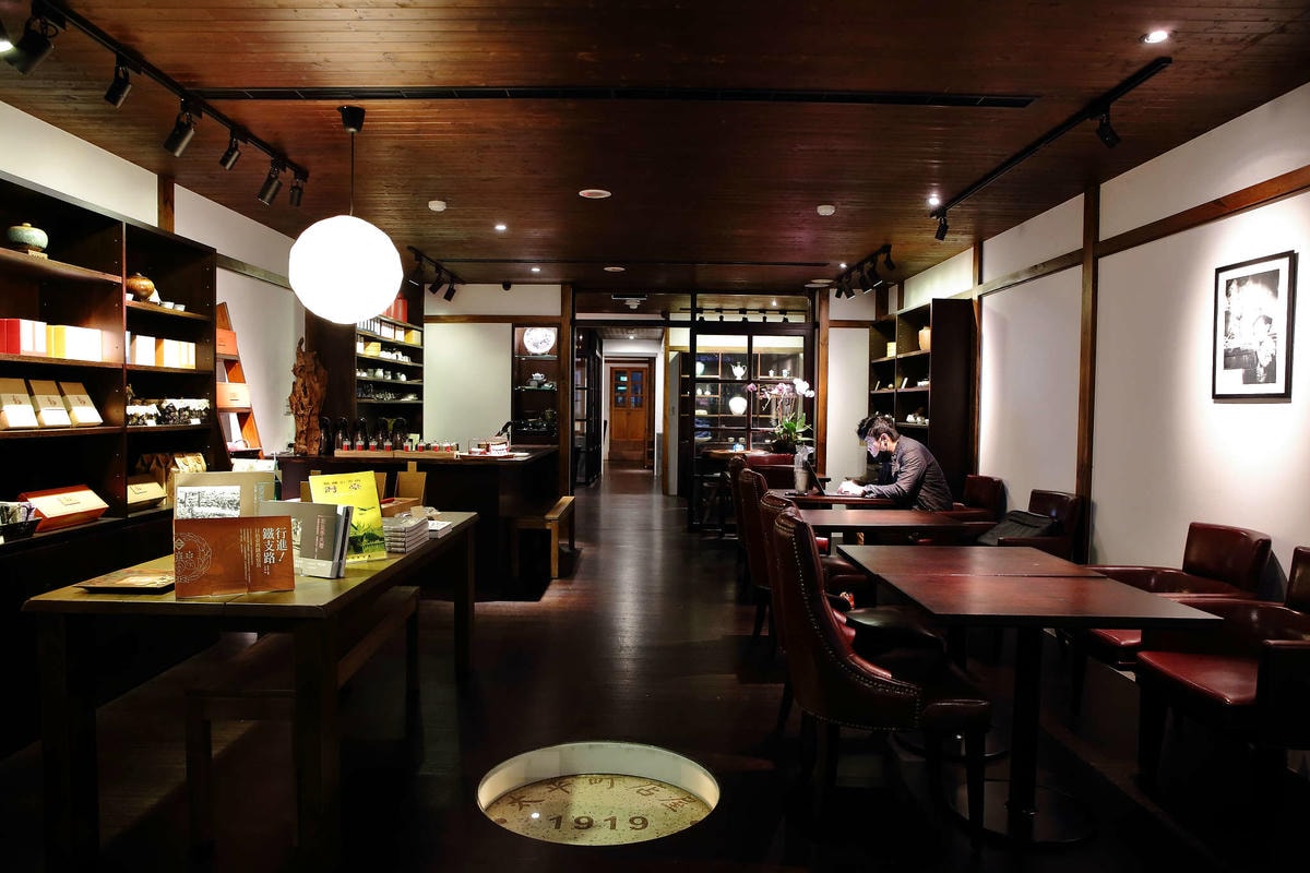 【食。台北】桃花源緣〜都市裡的桃花源,「老屋改建」的懷舊餐廳,充滿故事感的品茶空間