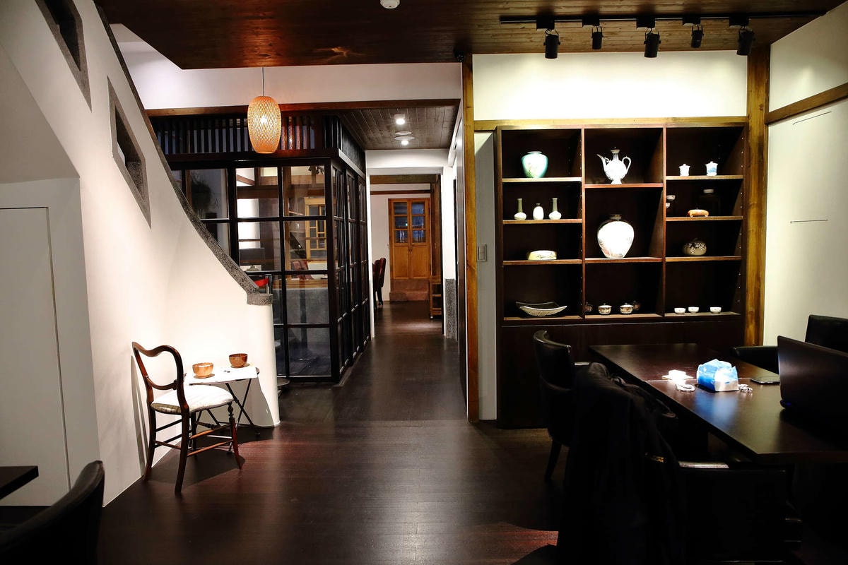 【食。台北】桃花源緣〜都市裡的桃花源,「老屋改建」的懷舊餐廳,充滿故事感的品茶空間
