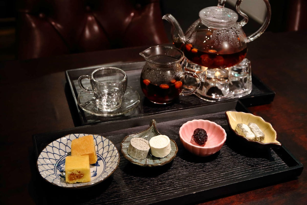 【食。台北】桃花源緣〜都市裡的桃花源,「老屋改建」的懷舊餐廳,充滿故事感的品茶空間