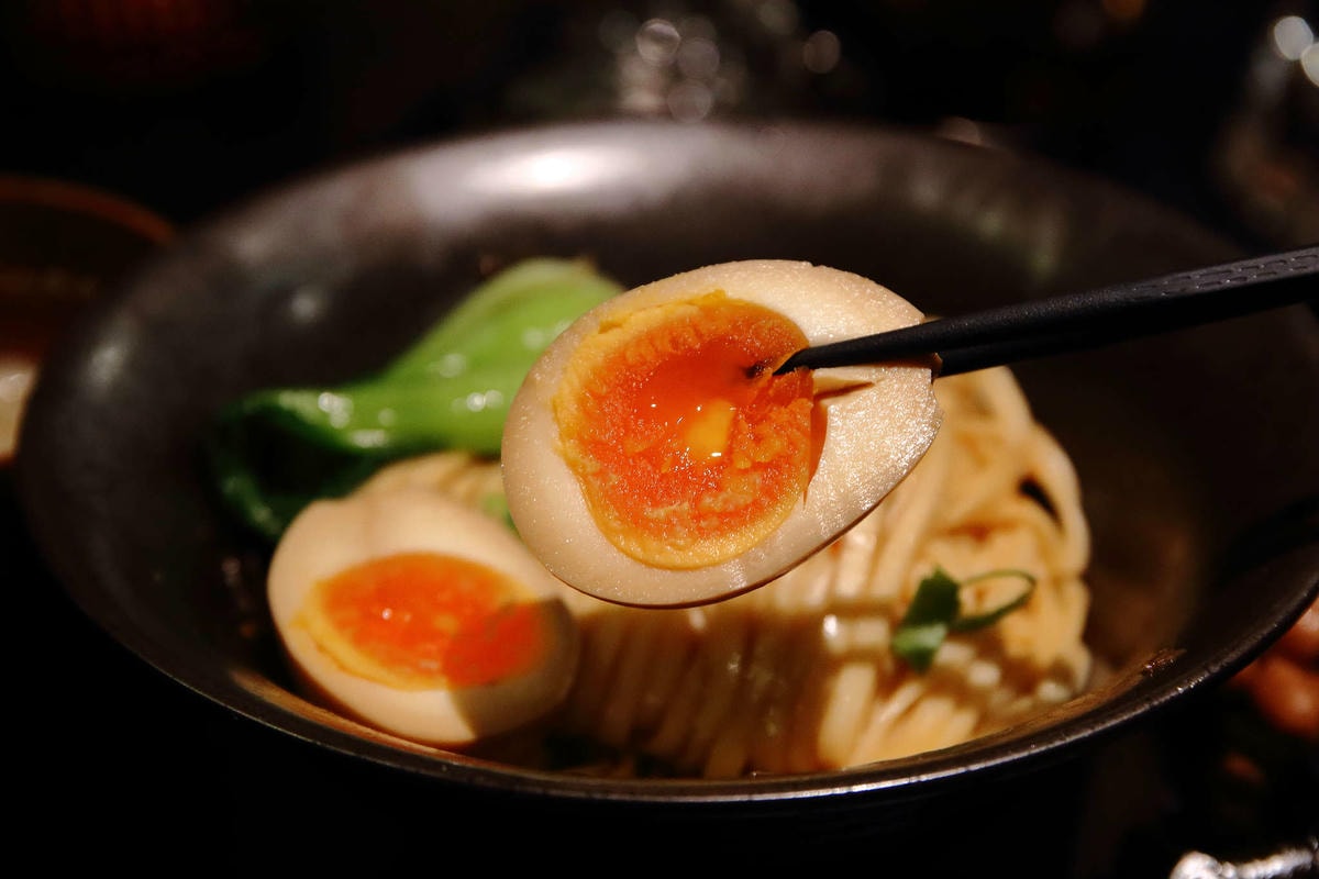 【食。台北】桃花源緣〜都市裡的桃花源,「老屋改建」的懷舊餐廳,充滿故事感的品茶空間