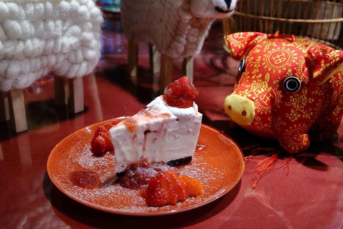 【食。基隆】空白服飾&金派甜點〜姐妹約會秘密基地！結合了藝術服飾，低調隱藏在巷弄內的甜點店(寵物友善)