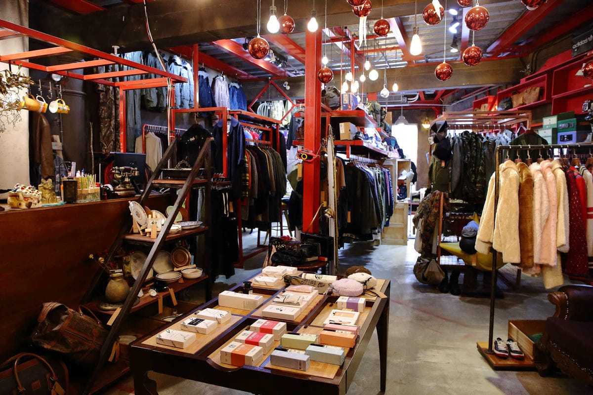 【食。基隆】空白服飾&金派甜點〜姐妹約會秘密基地！結合了藝術服飾，低調隱藏在巷弄內的甜點店(寵物友善)