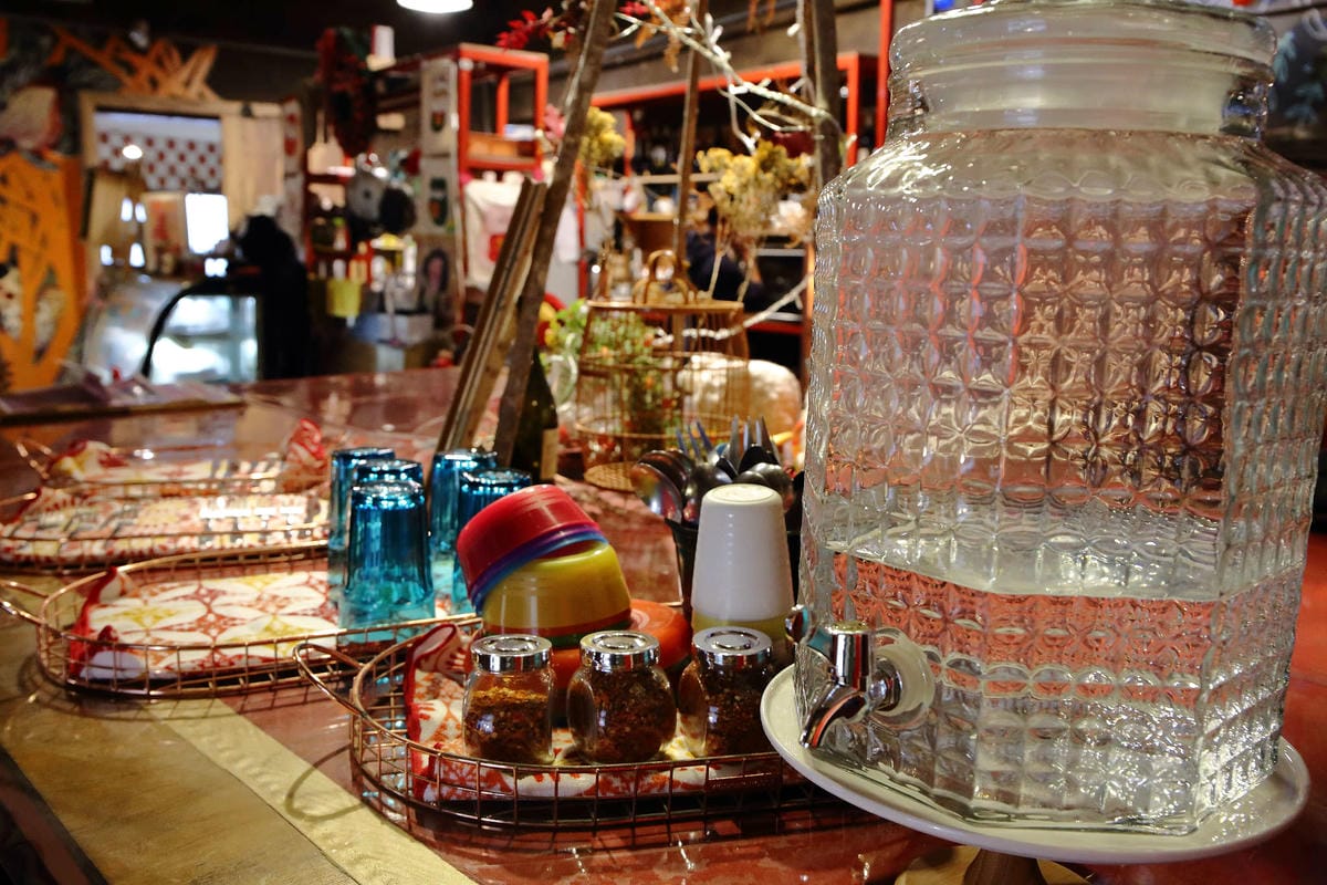 【食。基隆】空白服飾&金派甜點〜姐妹約會秘密基地！結合了藝術服飾，低調隱藏在巷弄內的甜點店(寵物友善)