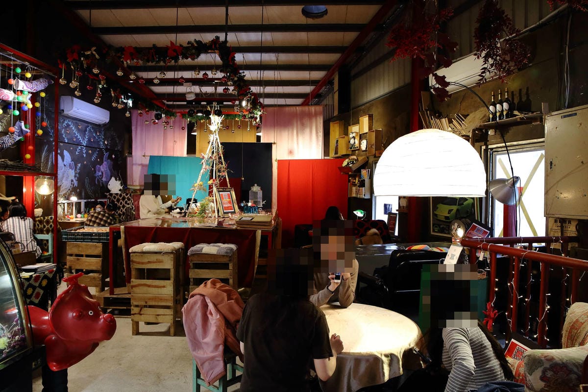 【食。基隆】空白服飾&金派甜點〜姐妹約會秘密基地！結合了藝術服飾，低調隱藏在巷弄內的甜點店(寵物友善)