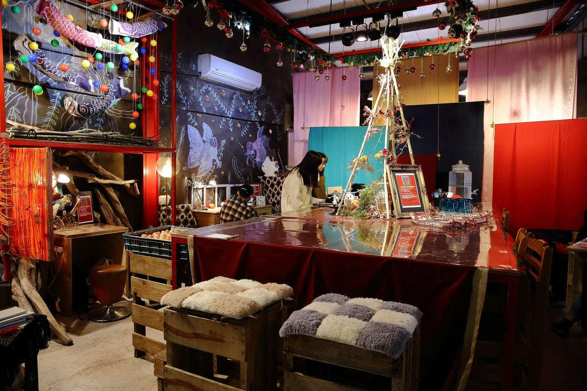 【食。基隆】空白服飾&金派甜點〜姐妹約會秘密基地！結合了藝術服飾，低調隱藏在巷弄內的甜點店(寵物友善)