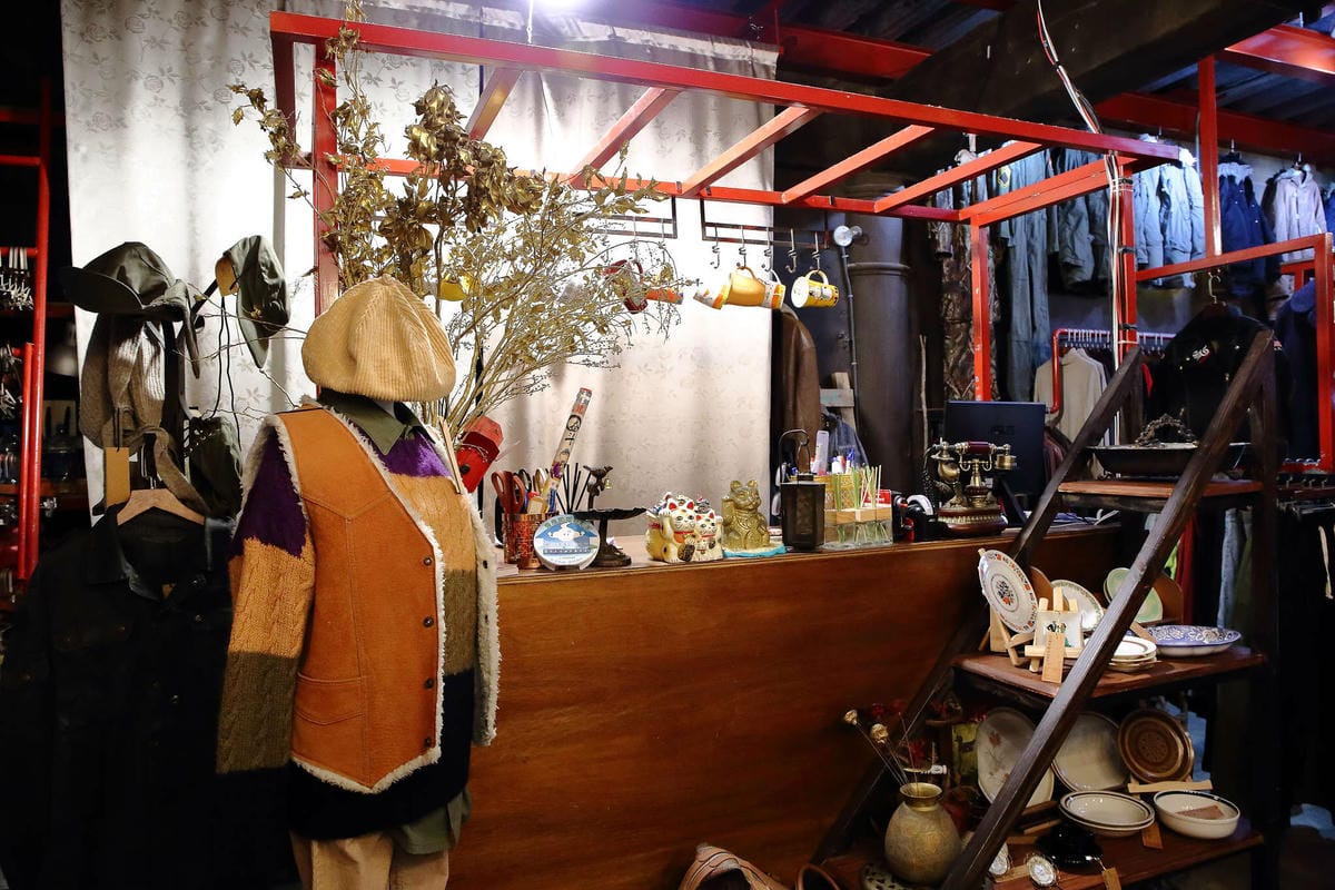 【食。基隆】空白服飾&金派甜點〜姐妹約會秘密基地！結合了藝術服飾，低調隱藏在巷弄內的甜點店(寵物友善)