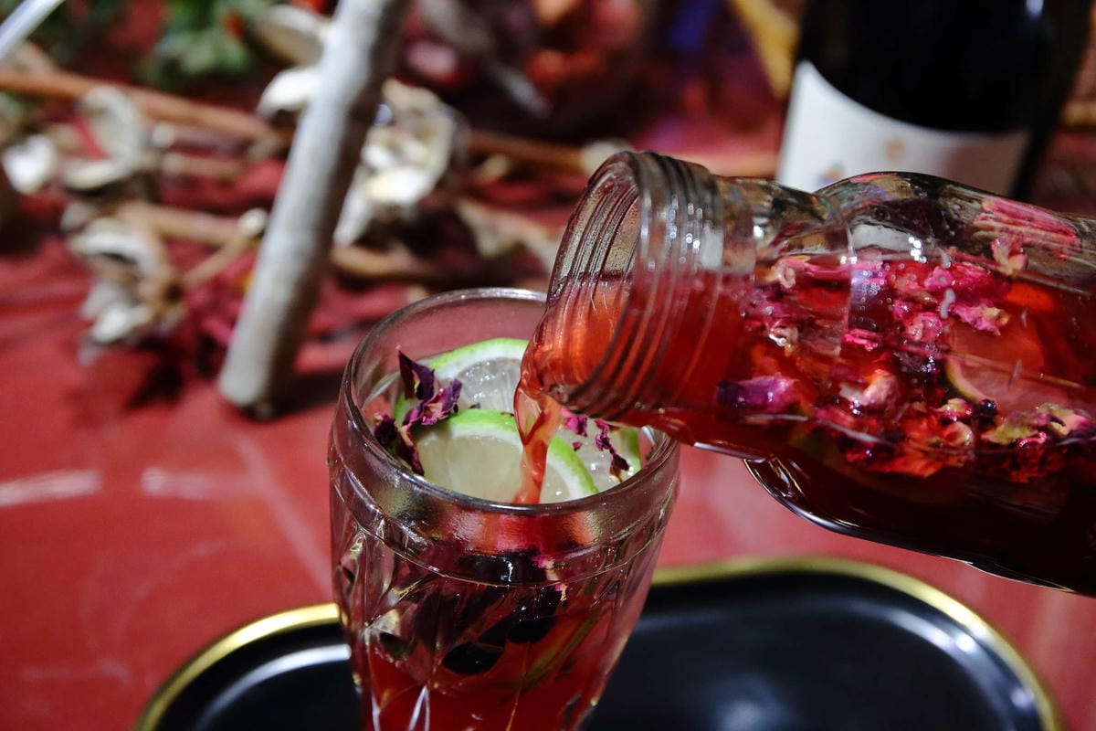 【食。基隆】空白服飾&金派甜點〜姐妹約會秘密基地！結合了藝術服飾，低調隱藏在巷弄內的甜點店(寵物友善)