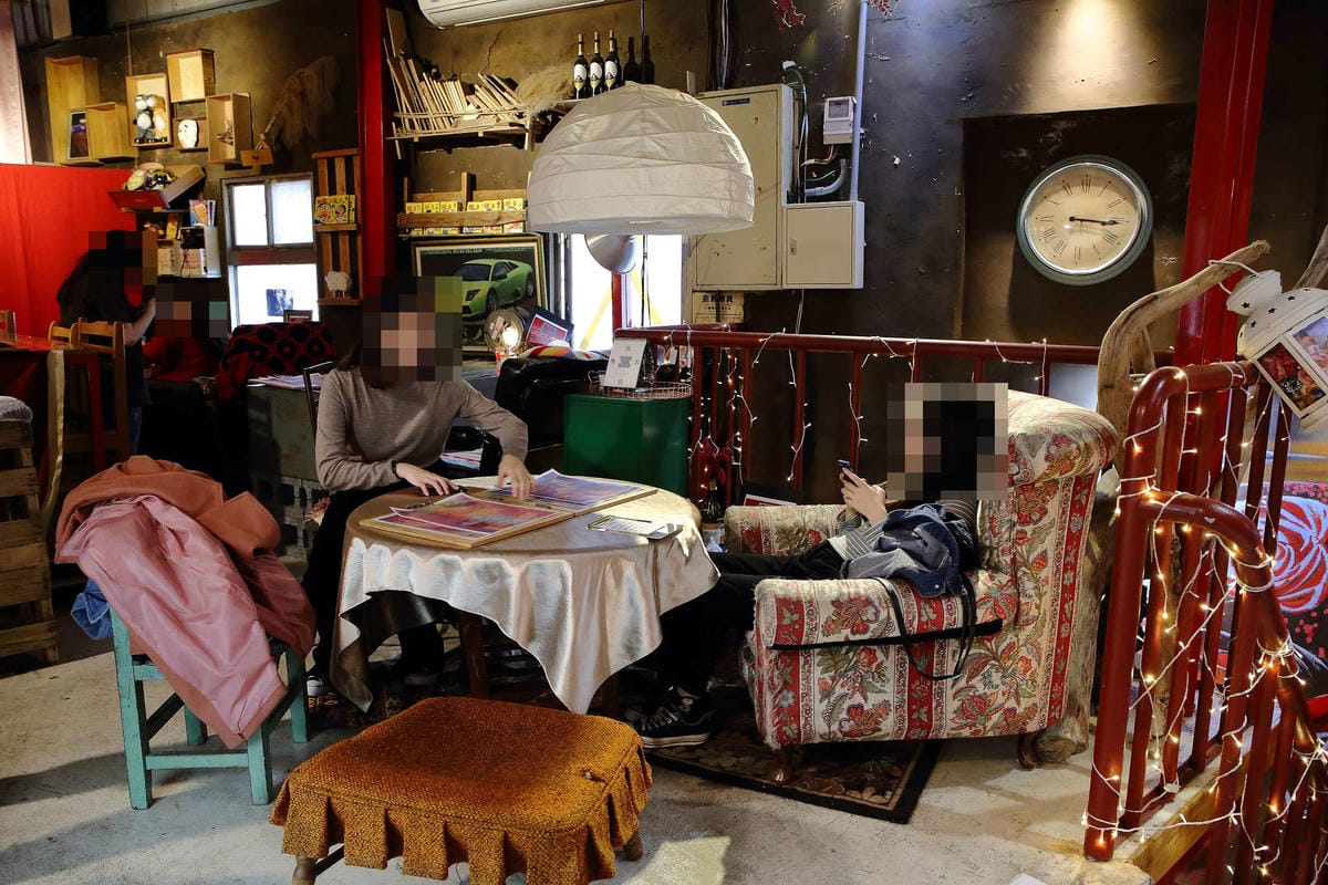 【食。基隆】空白服飾&金派甜點〜姐妹約會秘密基地！結合了藝術服飾，低調隱藏在巷弄內的甜點店(寵物友善)