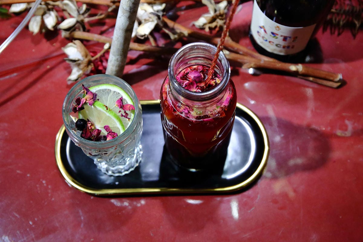 【食。基隆】空白服飾&金派甜點〜姐妹約會秘密基地！結合了藝術服飾，低調隱藏在巷弄內的甜點店(寵物友善)