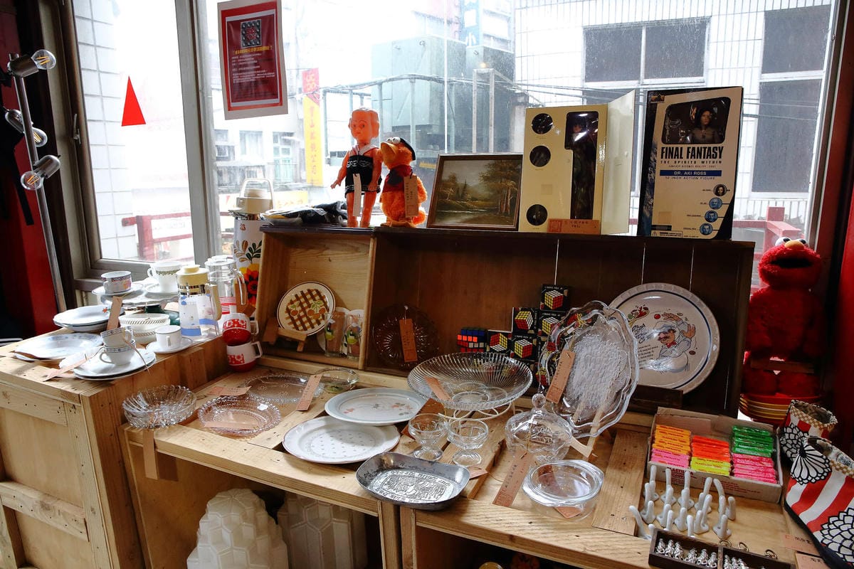 【食。基隆】空白服飾&金派甜點〜姐妹約會秘密基地！結合了藝術服飾，低調隱藏在巷弄內的甜點店(寵物友善)