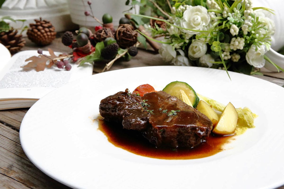 【食。台中】千樺花園餐廳〜森林系餐廳，處處是打卡拍照熱點，浪漫場景、經典法式料理，讓你拍到手軟！