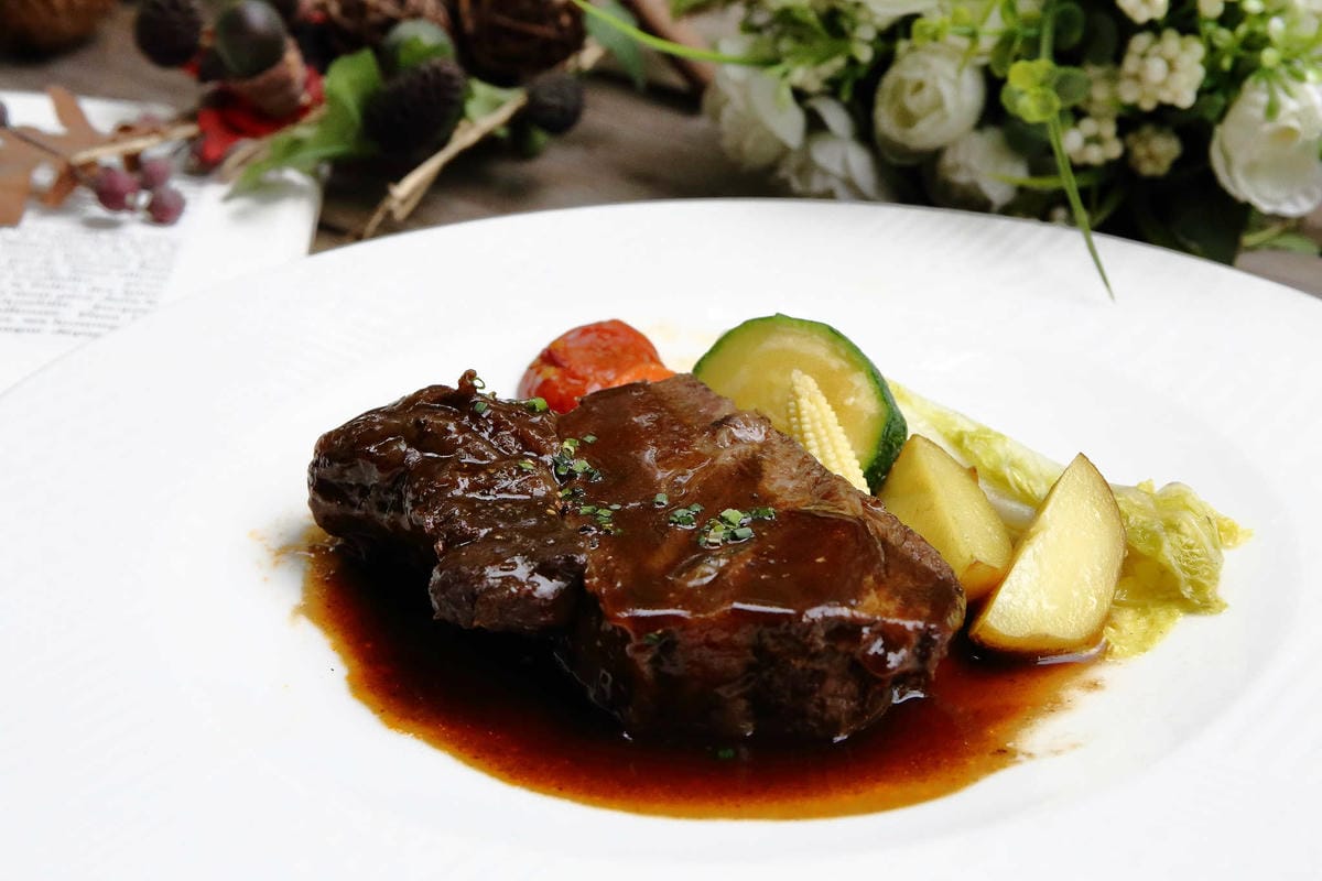 【食。台中】千樺花園餐廳〜森林系餐廳，處處是打卡拍照熱點，浪漫場景、經典法式料理，讓你拍到手軟！