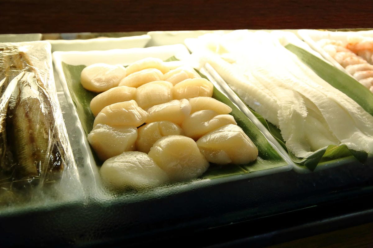 【食。中壢】坐著做。初陣壽司〜藏在影城內的壽司店，低調沒招牌，一吃就愛上的日式料理魂！