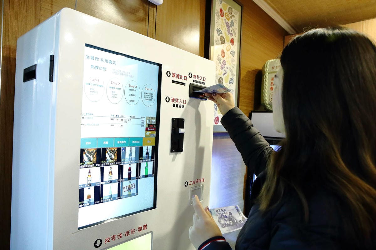 【食。中壢】坐著做。初陣壽司〜藏在影城內的壽司店，低調沒招牌，一吃就愛上的日式料理魂！