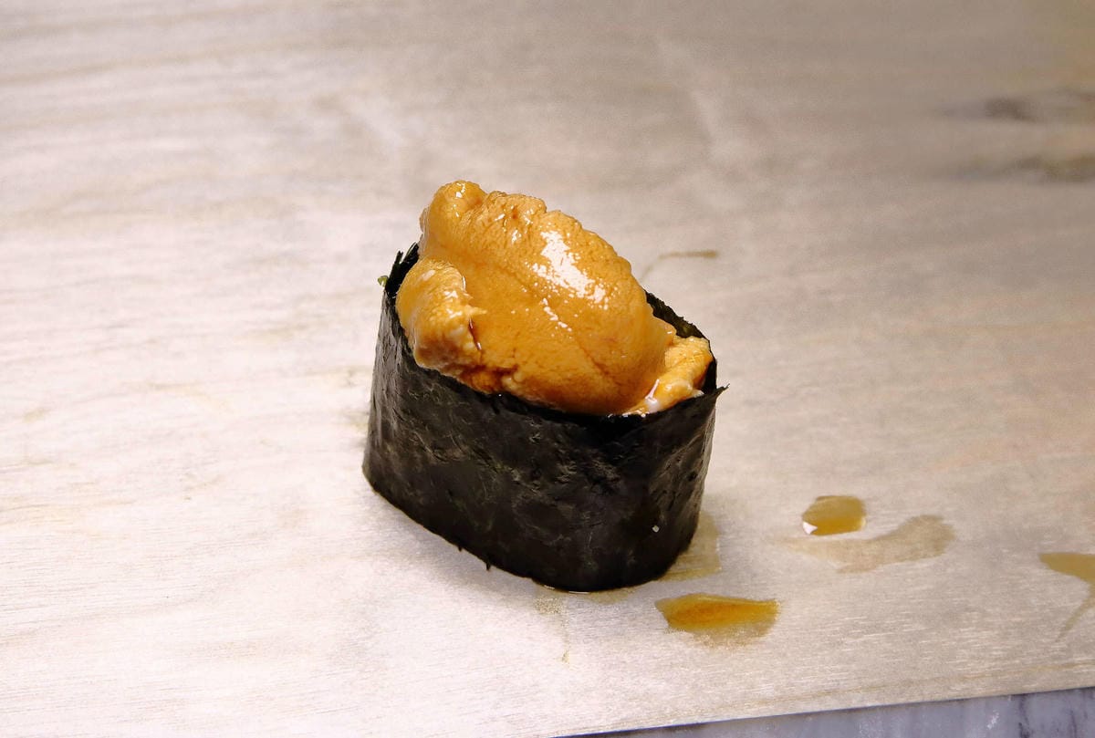 【食。中壢】坐著做。初陣壽司〜藏在影城內的壽司店，低調沒招牌，一吃就愛上的日式料理魂！