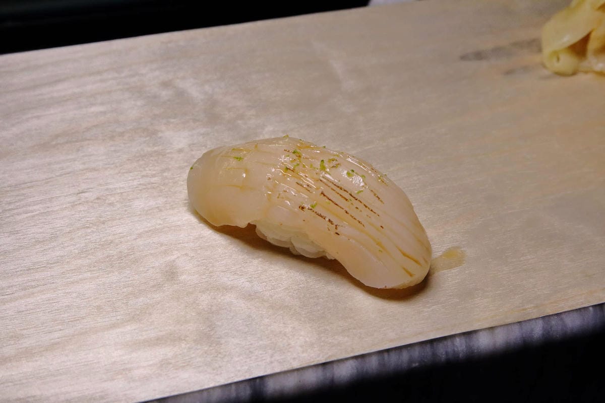 【食。中壢】坐著做。初陣壽司〜藏在影城內的壽司店，低調沒招牌，一吃就愛上的日式料理魂！