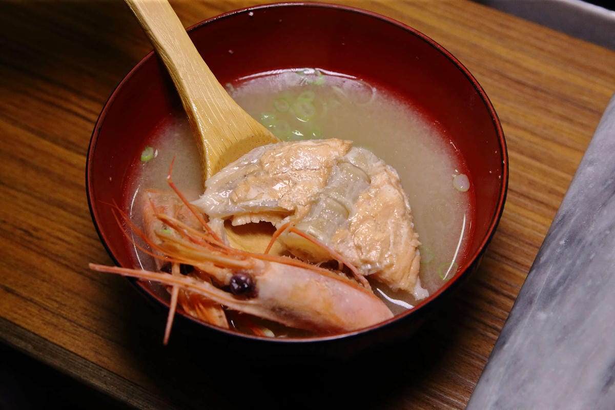 【食。中壢】坐著做。初陣壽司〜藏在影城內的壽司店，低調沒招牌，一吃就愛上的日式料理魂！