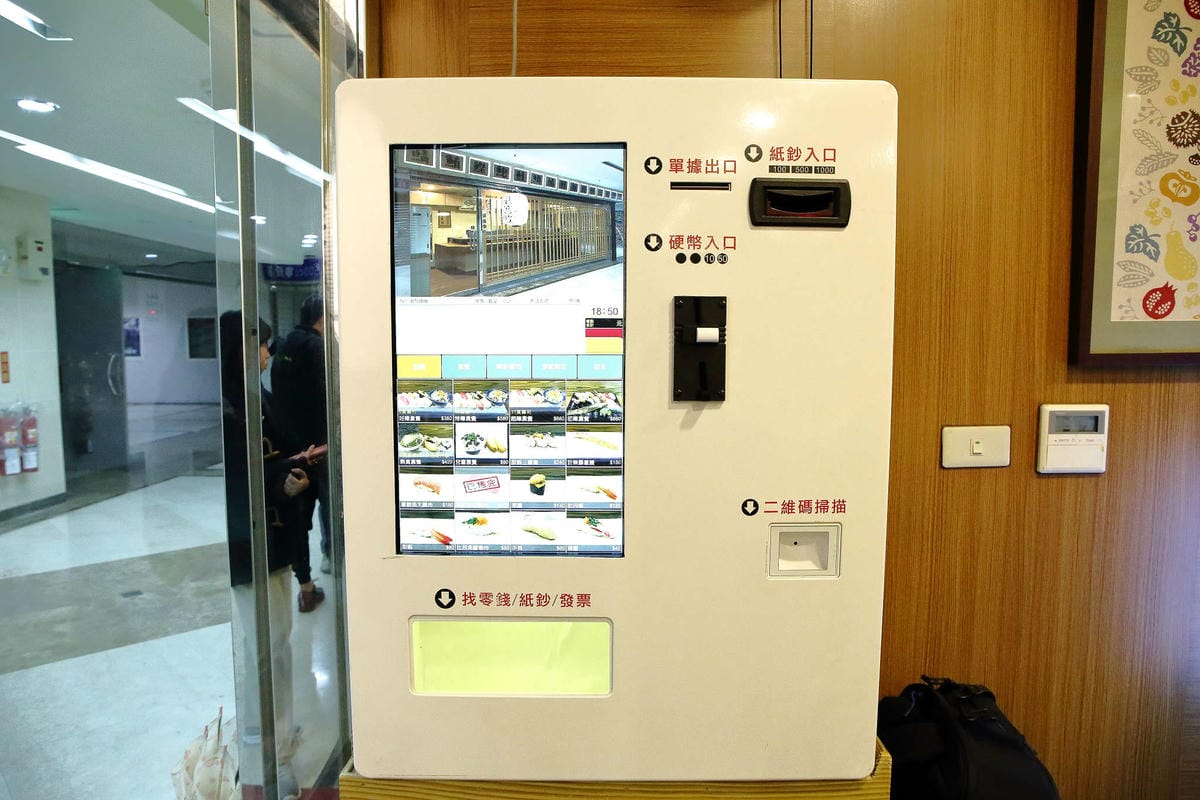 【食。中壢】坐著做。初陣壽司〜藏在影城內的壽司店，低調沒招牌，一吃就愛上的日式料理魂！