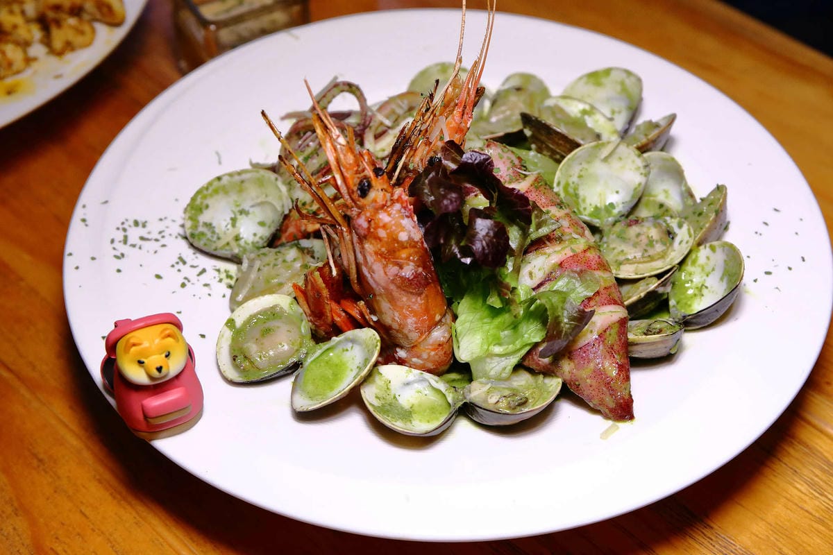 【食。台中】Gray House 灰房子〜中友百貨平價義式料理。PTT鄉民推薦的手作義大利麵店，CP值破表歡樂聚餐首選！(寵物友善)