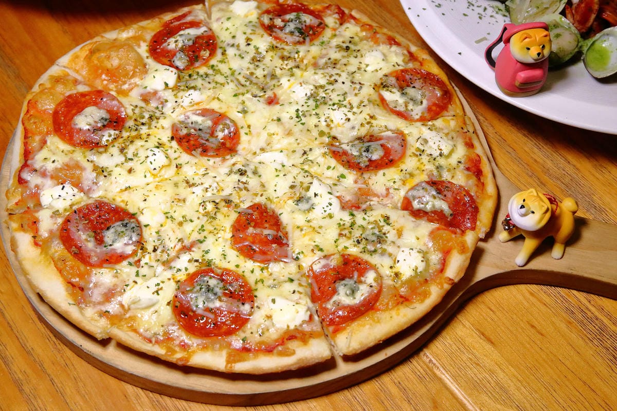 【食。台中】Gray House 灰房子〜中友百貨平價義式料理。PTT鄉民推薦的手作義大利麵店，CP值破表歡樂聚餐首選！(寵物友善)