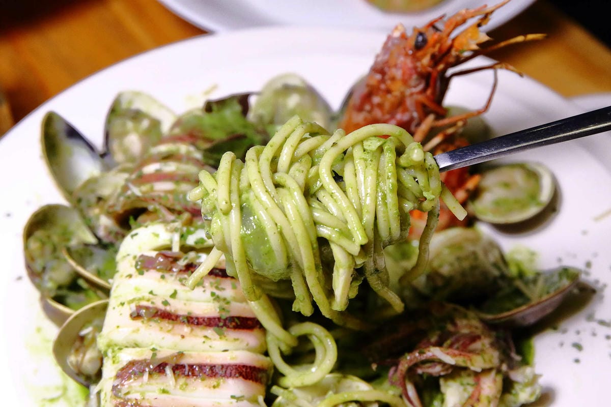 【食。台中】Gray House 灰房子〜中友百貨平價義式料理。PTT鄉民推薦的手作義大利麵店，CP值破表歡樂聚餐首選！(寵物友善)