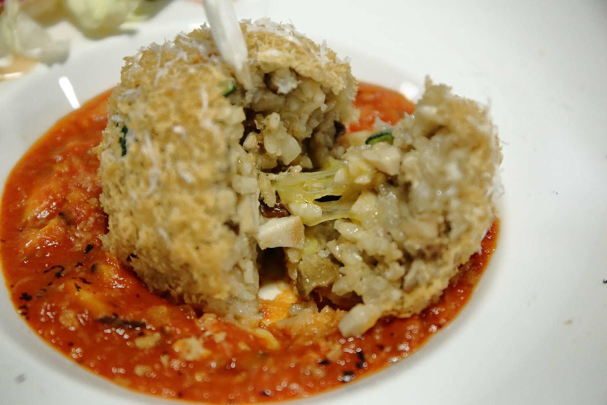 【食。台北】Gattino〜國父紀念館義式餐廳早午餐。創意義式料理挑逗味蕾,燉飯變成球,可可麵苦甜滋味