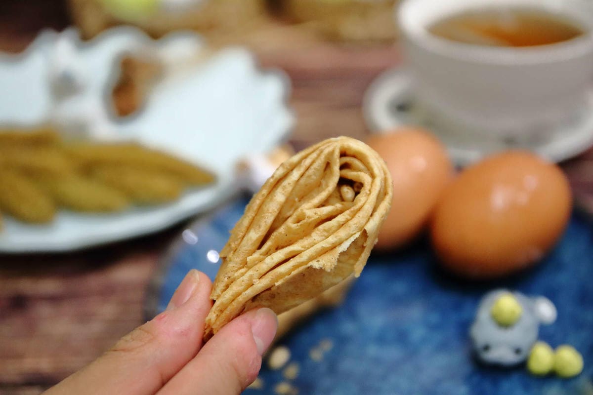 【台中新伴手禮】點點酥 美村店〜審計新村文青散步特色美食。手工蛋捲+爆米香混搭風碰出新滋味！越吃越涮嘴，完封零食控的心！