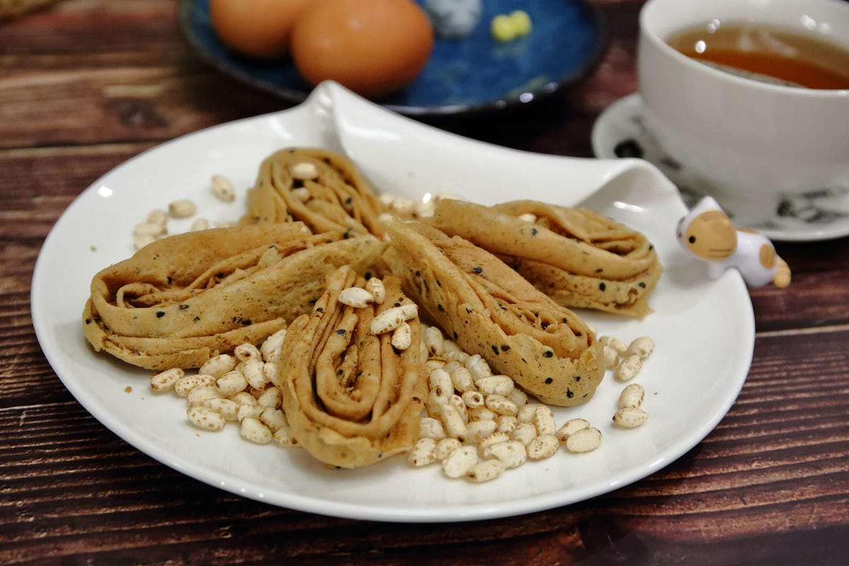 【台中新伴手禮】點點酥 美村店〜審計新村文青散步特色美食。手工蛋捲+爆米香混搭風碰出新滋味！越吃越涮嘴，完封零食控的心！