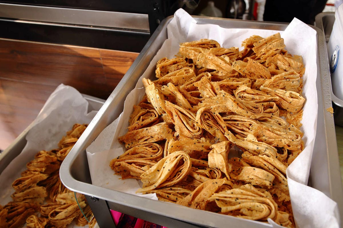 【台中新伴手禮】點點酥 美村店〜審計新村文青散步特色美食。手工蛋捲+爆米香混搭風碰出新滋味！越吃越涮嘴，完封零食控的心！