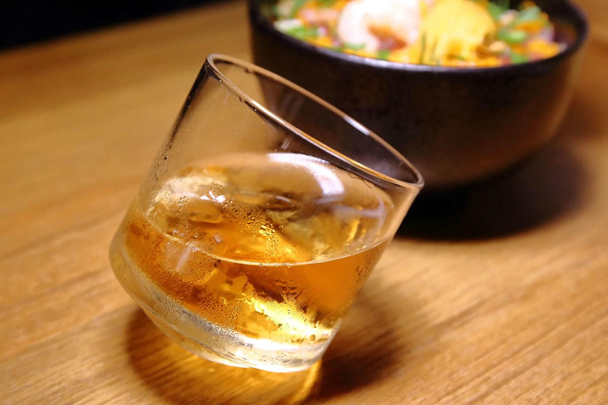 【食。中壢】坐著做。海鮮丼飯專門店〜巷仔內美食，老饕才知道的隱藏版，超大份量創意丼飯，海鮮多到看不到飯！