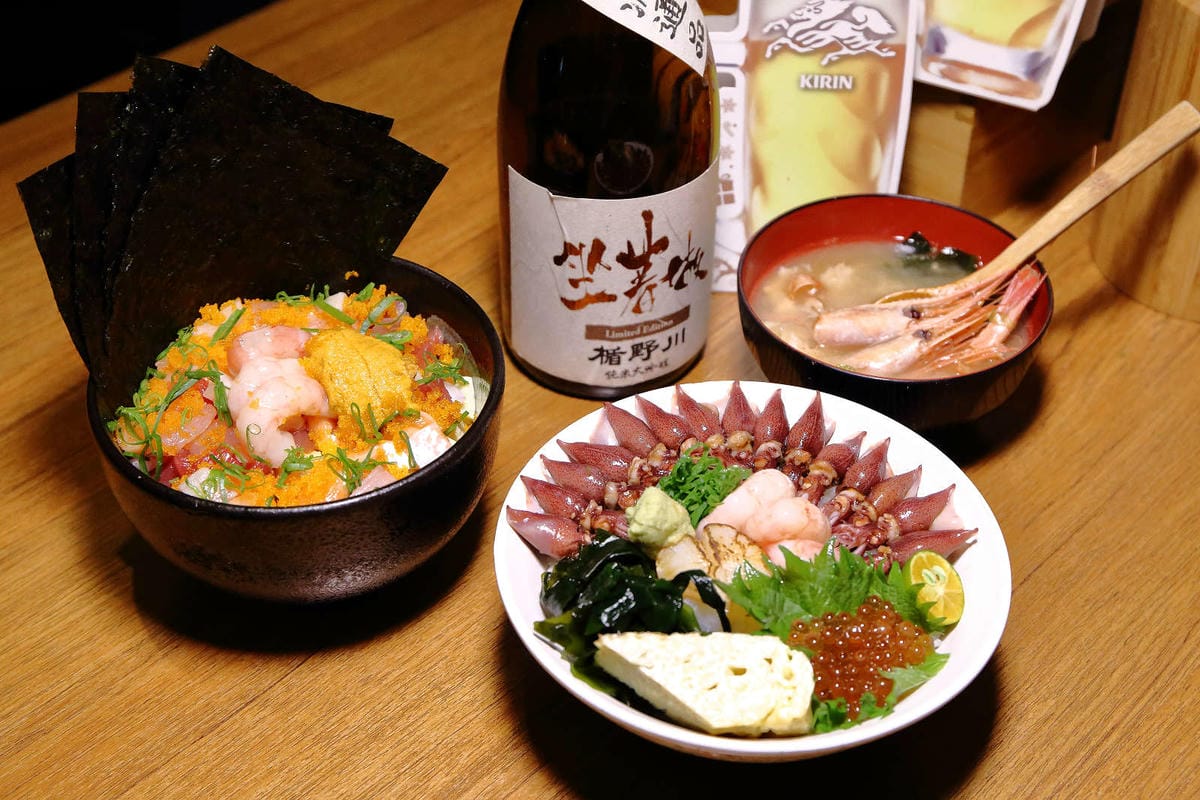 【食。中壢】坐著做。海鮮丼飯專門店〜巷仔內美食，老饕才知道的隱藏版，超大份量創意丼飯，海鮮多到看不到飯！