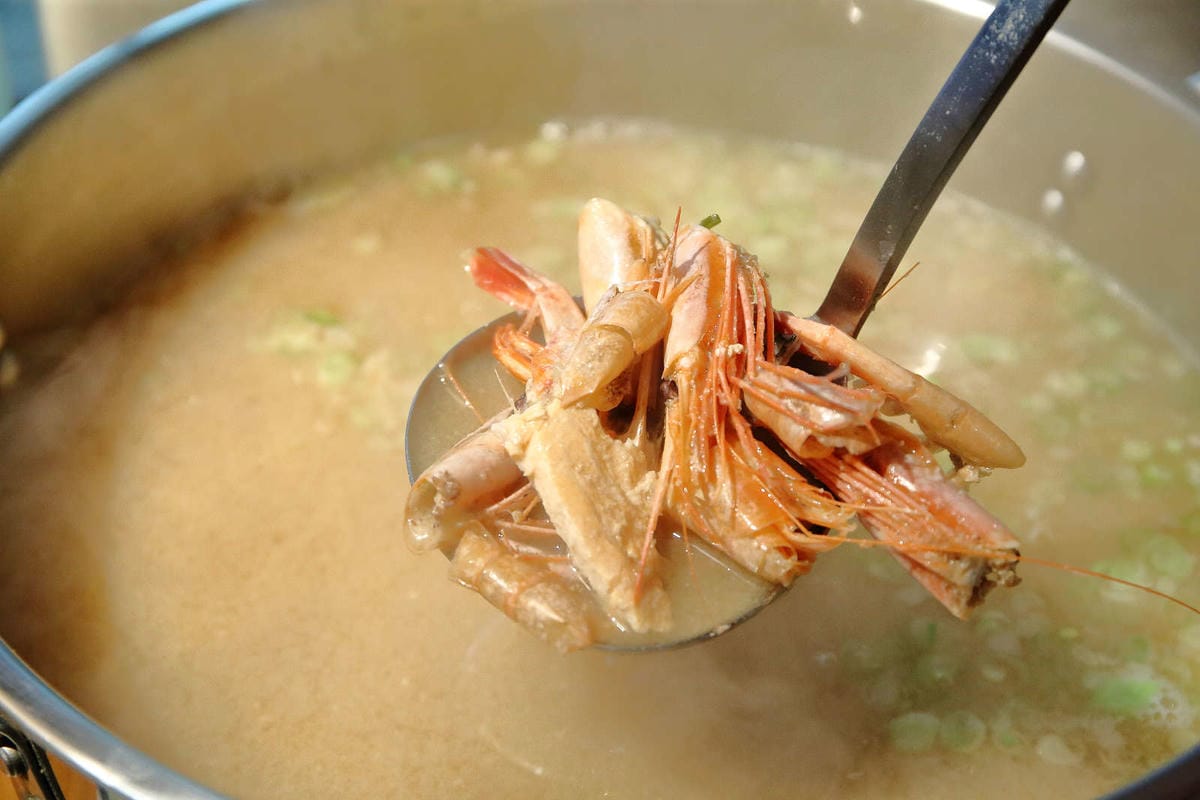 【食。中壢】坐著做。海鮮丼飯專門店〜巷仔內美食，老饕才知道的隱藏版，超大份量創意丼飯，海鮮多到看不到飯！