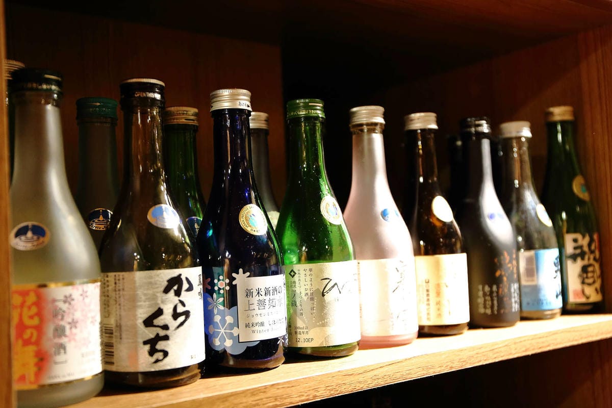 【食。中壢】坐著做。海鮮丼飯專門店〜巷仔內美食，老饕才知道的隱藏版，超大份量創意丼飯，海鮮多到看不到飯！