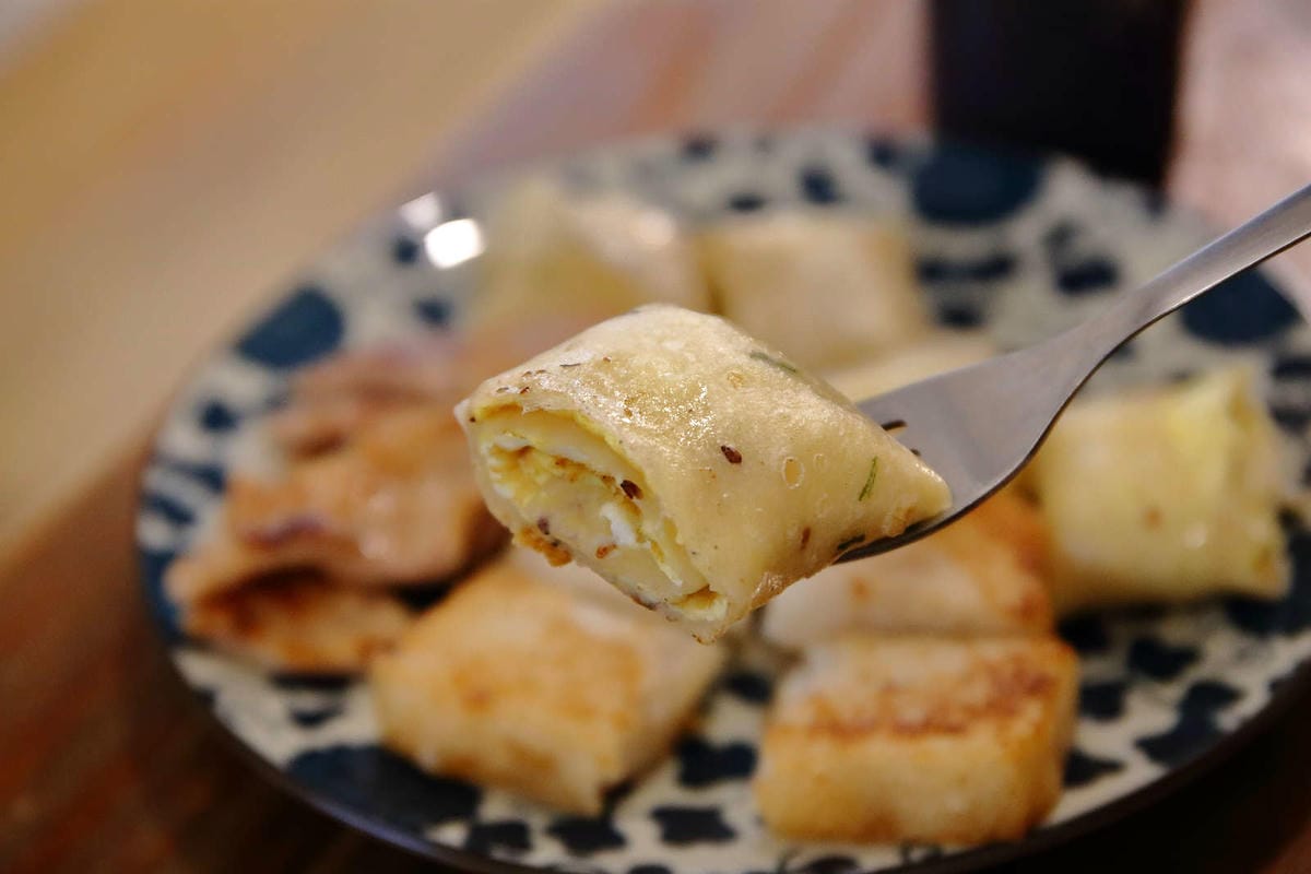 【食。新莊】壹號車小地方早午餐〜新莊隱藏版美食。超可愛彩繪龍貓牆，手工菜頭粿，古早的好味道