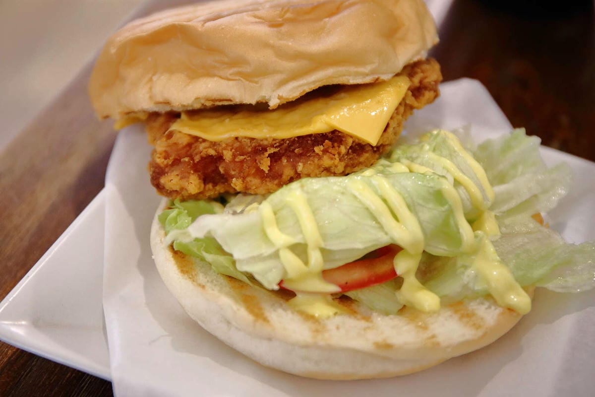 【食。新莊】壹號車小地方早午餐〜新莊隱藏版美食。超可愛彩繪龍貓牆，手工菜頭粿，古早的好味道