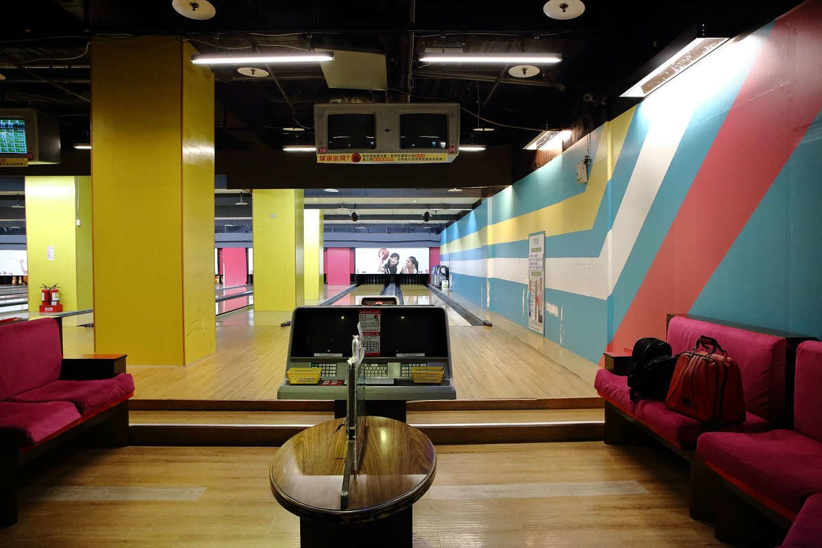 【遊。三重】E7PLAY三重館〜北部最大的室內運動遊樂空間！保齡球、撞球、電話亭KTV、各項電玩設施一票玩到底，親子下雨天和大熱天好去處！