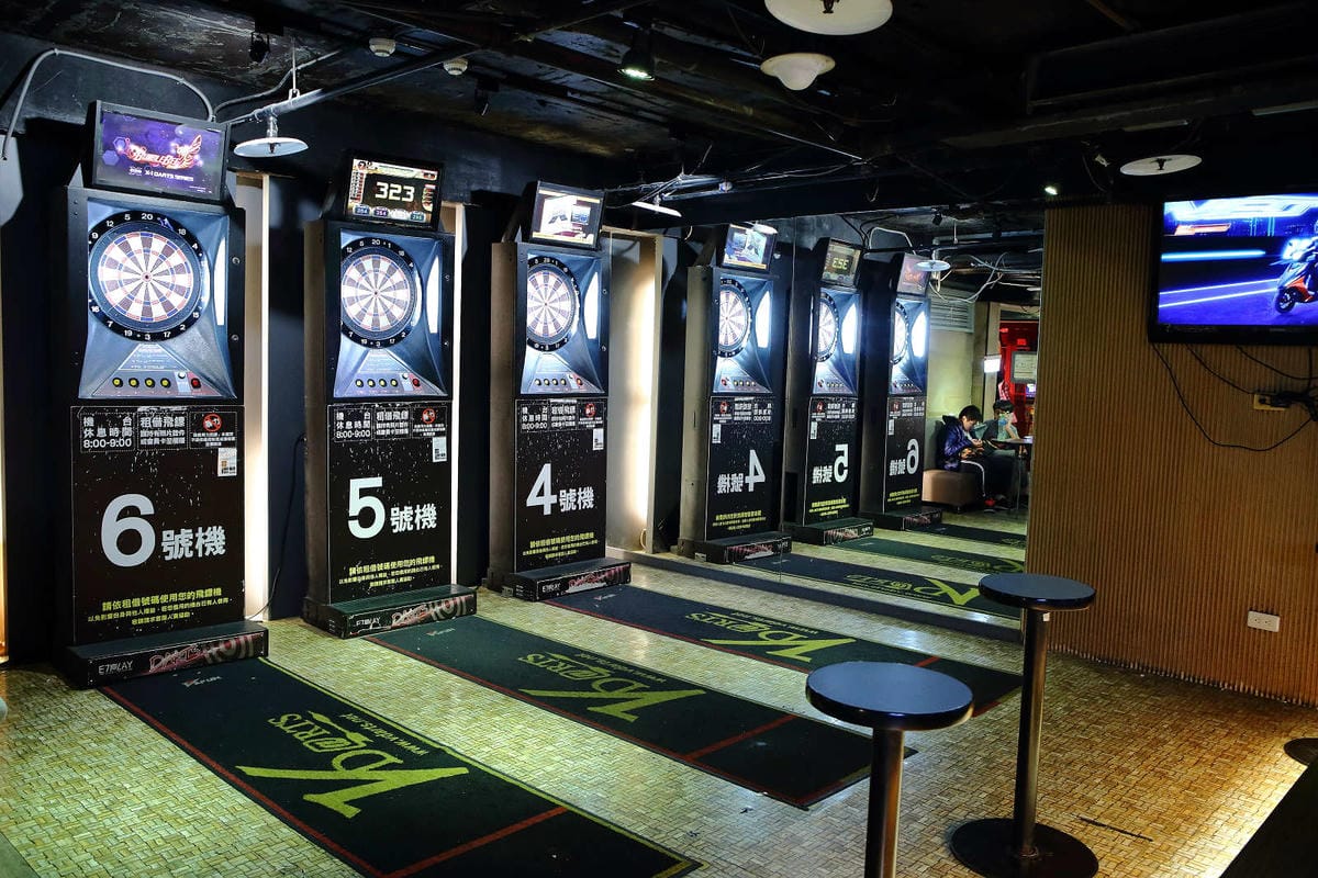 【遊。三重】E7PLAY三重館〜北部最大的室內運動遊樂空間！保齡球、撞球、電話亭KTV、各項電玩設施一票玩到底，親子下雨天和大熱天好去處！